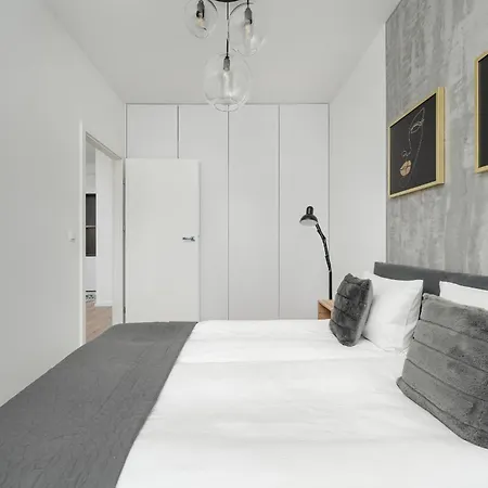 Appartement Stylish One Bedroom In With Free Parking And Balcony By Renters Wrocław