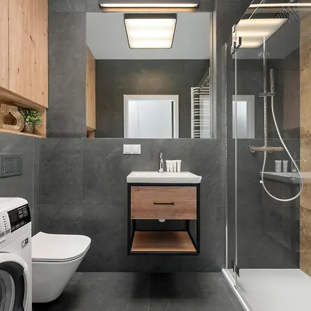 Stylish One Bedroom In With Free Parking And Balcony By Renters Wrocław