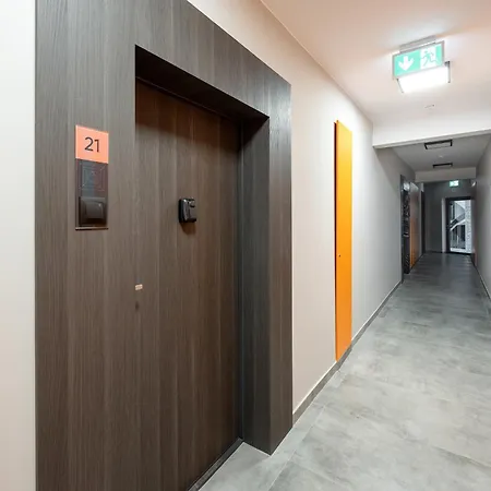 Appartamento Stylish One Bedroom In With Free Parking And Balcony By Renters Breslavia