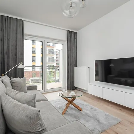 Stylish One Bedroom In With Free Parking And Balcony By Renters * Breslavia