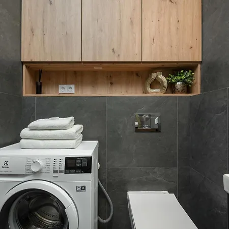 Appartamento Stylish One Bedroom In With Free Parking And Balcony By Renters Breslavia