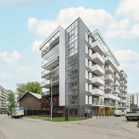Stylish One Bedroom In With Free Parking And Balcony By Renters Appartamento